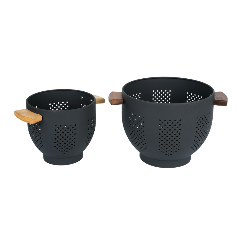 K09 Metal Colander with Wooden Handle