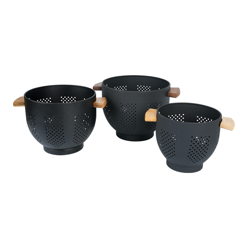 K09 Metal Colander with Wooden Handle
